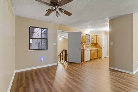 Living - 2016 Catherine St, Benton, AR 72019 photo 3 of 8