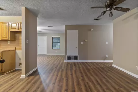 Living - 2016 Catherine St, Benton, AR 72019 photo 4 of 8
