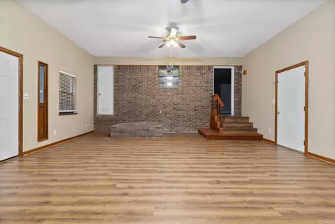 Living - 2016 Catherine St, Benton, AR 72019 photo 7 of 8