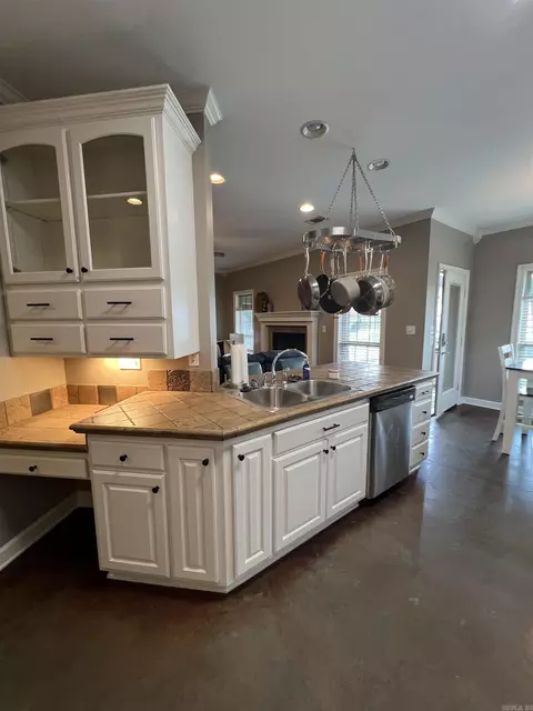 Kitchen - 100 Will Blvd, Searcy, AR 72143 photo 8 of 8