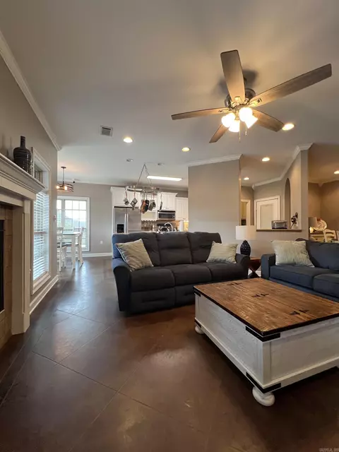 Living - 100 Will Blvd, Searcy, AR 72143 photo 3 of 3