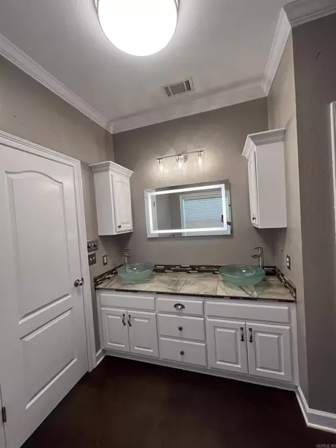 Bath - 100 Will Blvd, Searcy, AR 72143 photo 3 of 5