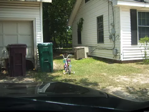Exterior - 305 W 26th Ave, Pine Bluff, AR 71603 photo 6 of 6