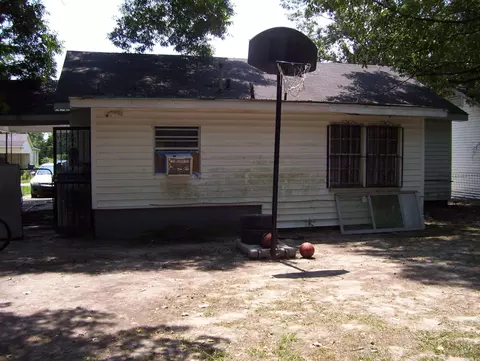 Exterior - 305 W 26th Ave, Pine Bluff, AR 71603 photo 3 of 6