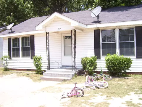 Exterior - 305 W 26th Ave, Pine Bluff, AR 71603 photo 1 of 6