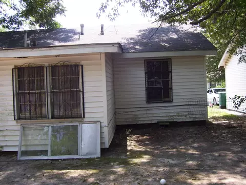 Exterior - 305 W 26th Ave, Pine Bluff, AR 71603 photo 4 of 6