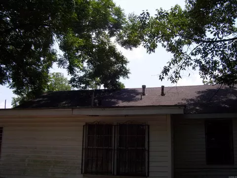 Exterior - 305 W 26th Ave, Pine Bluff, AR 71603 photo 5 of 6