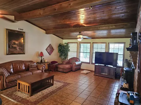 Living - 3308 Colonel Maynard Rd, Scott, AR 72142 photo 2 of 5