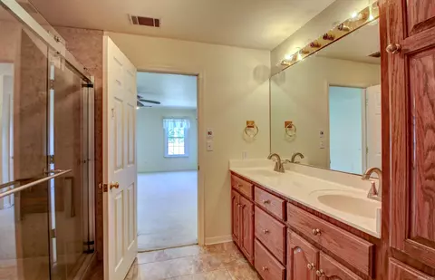 Bath - 3045 Westover Dr, Conway, AR 72032 photo 4 of 5