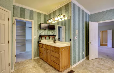 Bath - 3045 Westover Dr, Conway, AR 72032 photo 3 of 5