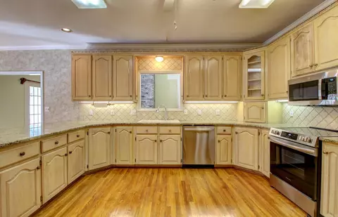 Kitchen - 3045 Westover Dr, Conway, AR 72032 photo 3 of 3
