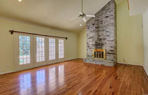Living - 3045 Westover Dr, Conway, AR 72032 photo 4 of 6