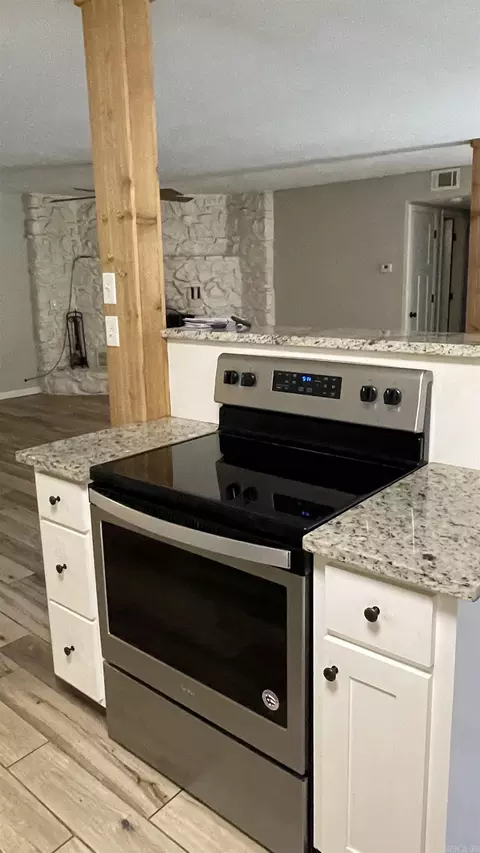 Kitchen - 10 Dee Ln, Conway, AR 72032 photo 1 of 5