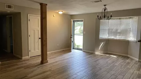 Living - 10 Dee Ln, Conway, AR 72032 photo 1 of 3