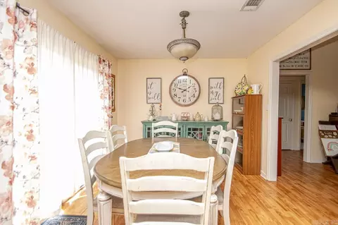 Dining - 811 St Ives, Benton, AR 72019 photo 2 of 2