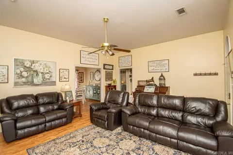 Living - 811 St Ives, Benton, AR 72019 photo 2 of 2