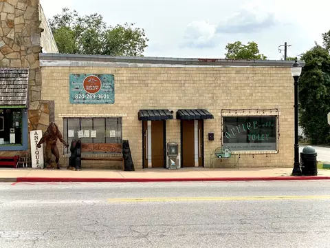 Exterior - 228 W Main St, Mountain View, AR 72560 photo 1 of 3