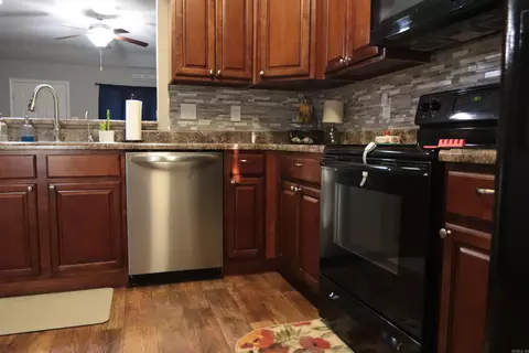 Kitchen - 24 Stonehenge Dr, Cabot, AR 72023 photo 4 of 5