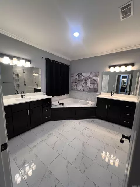 Bath - 2115 Randle Rd, White Hall, AR 71603 photo 5 of 5
