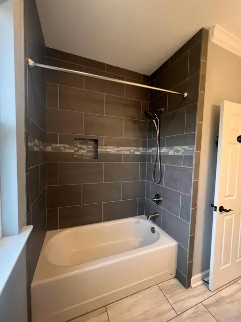 Bath - 2115 Randle Rd, White Hall, AR 71603 photo 2 of 5