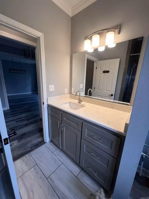 Bath - 2115 Randle Rd, White Hall, AR 71603 photo 3 of 5