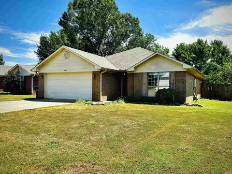 4605 Thompson St, Conway, AR 72034 photo 1