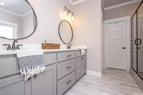 Bath - 704 Jalin Cv, Benton, AR 72019 photo 3 of 9