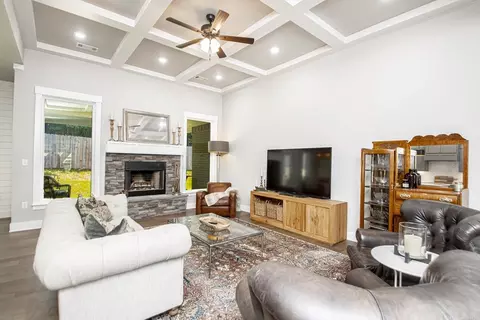 Living - 704 Jalin Cv, Benton, AR 72019 photo 4 of 6