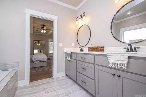 Bath - 704 Jalin Cv, Benton, AR 72019 photo 5 of 9