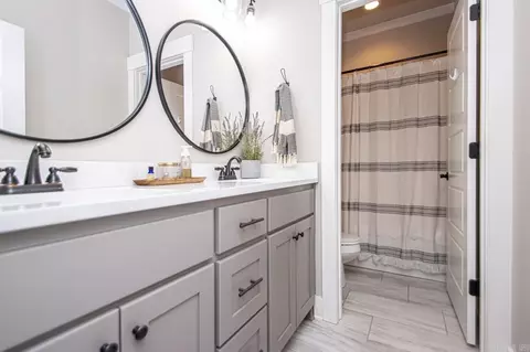 Bath - 704 Jalin Cv, Benton, AR 72019 photo 8 of 9