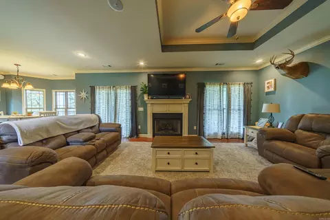 Living - 7 Chamblee Cir, Batesville, AR 72501 photo 1 of 2