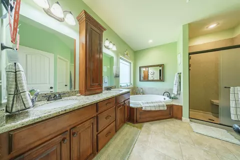 Bath - 7 Chamblee Cir, Batesville, AR 72501 photo 1 of 8