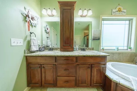 Bath - 7 Chamblee Cir, Batesville, AR 72501 photo 2 of 8