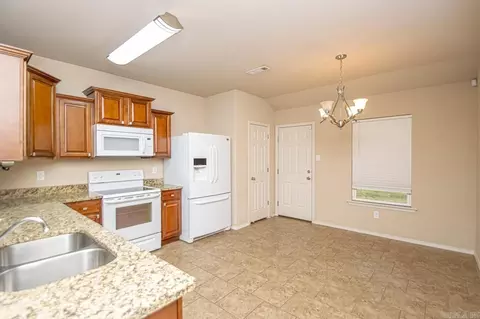 306 Crossing Ct, Bryant, AR 72022 photo 11