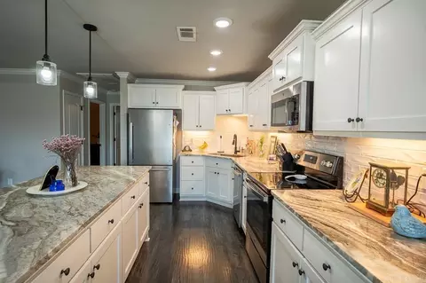 Kitchen - 71 Cimarron Cir, Cabot, AR 72023 photo 7 of 7