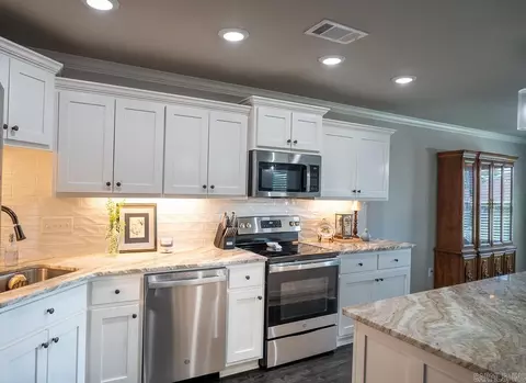 Kitchen - 71 Cimarron Cir, Cabot, AR 72023 photo 4 of 7