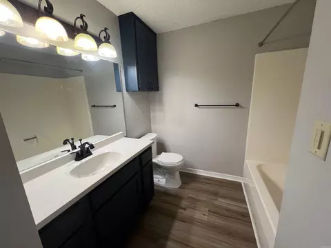 Bath - 1811 Applewood Cv, Beebe, AR 72012 photo 1 of 2