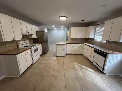 Kitchen - 1811 Applewood Cv, Beebe, AR 72012 photo 2 of 6
