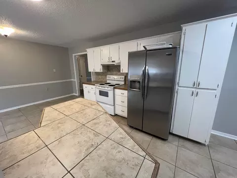 Kitchen - 1811 Applewood Cv, Beebe, AR 72012 photo 5 of 6