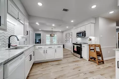 Kitchen - 7 Springbrook, Greenbrier, AR 72058 photo 3 of 5
