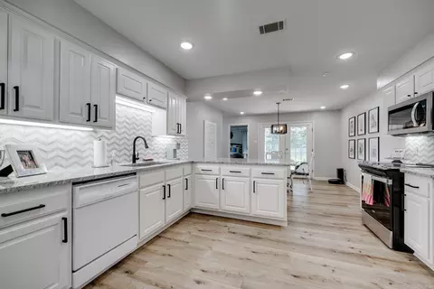 Kitchen - 7 Springbrook, Greenbrier, AR 72058 photo 4 of 5