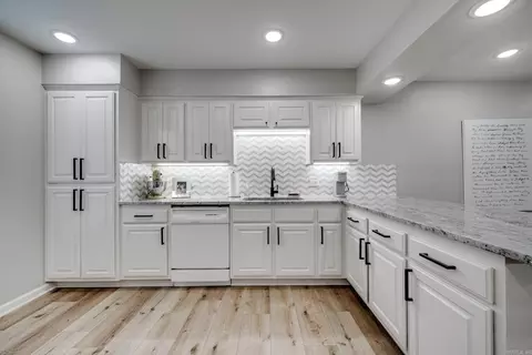 Kitchen - 7 Springbrook, Greenbrier, AR 72058 photo 5 of 5