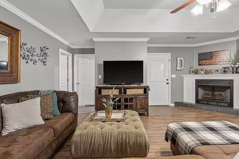1233 Nancy, Trumann, AR 72472 photo 2