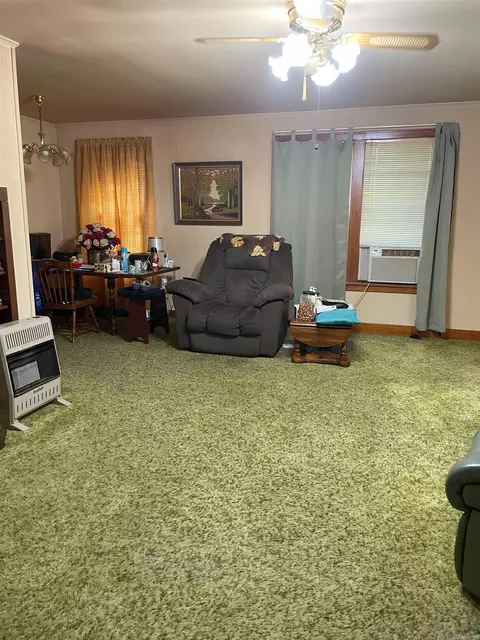 Living - 926 E Mill St, Malvern, AR 72104 photo 1 of 1