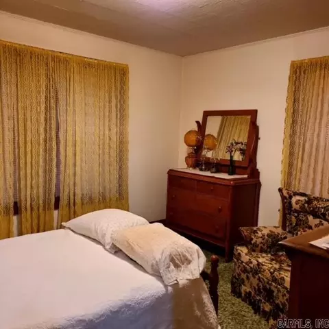 Bedroom - 926 E Mill St, Malvern, AR 72104 photo 2 of 4