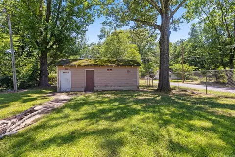 Exterior - 2006 W 24th St, Pine Bluff, AR 71603 photo 4 of 4