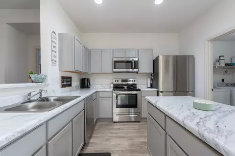 Kitchen - 2152 Bentwood Dr, Alexander, AR 72002 photo 5 of 7