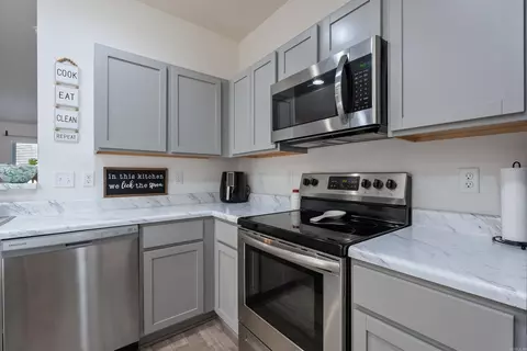 Kitchen - 2152 Bentwood Dr, Alexander, AR 72002 photo 3 of 7
