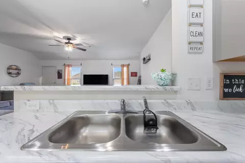 Kitchen - 2152 Bentwood Dr, Alexander, AR 72002 photo 4 of 7