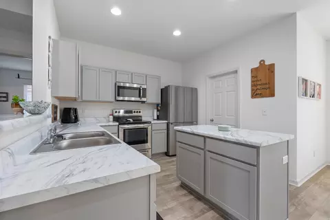 Kitchen - 2152 Bentwood Dr, Alexander, AR 72002 photo 6 of 7